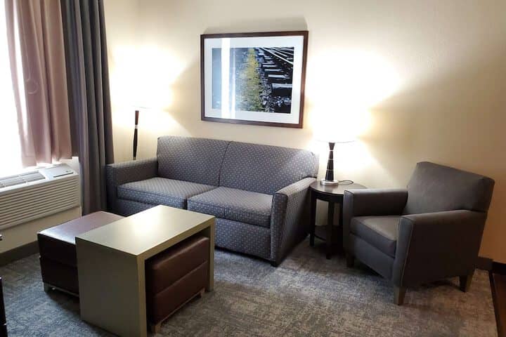 Room 16 of 38
