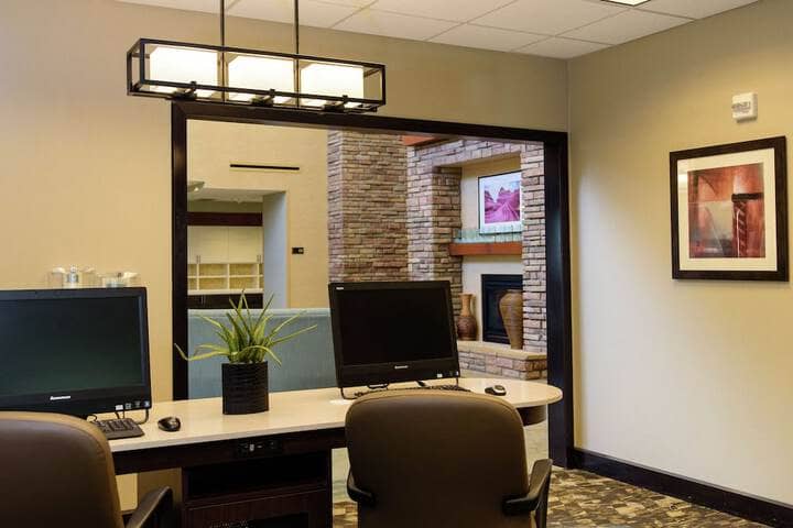Business Center 35 of 38