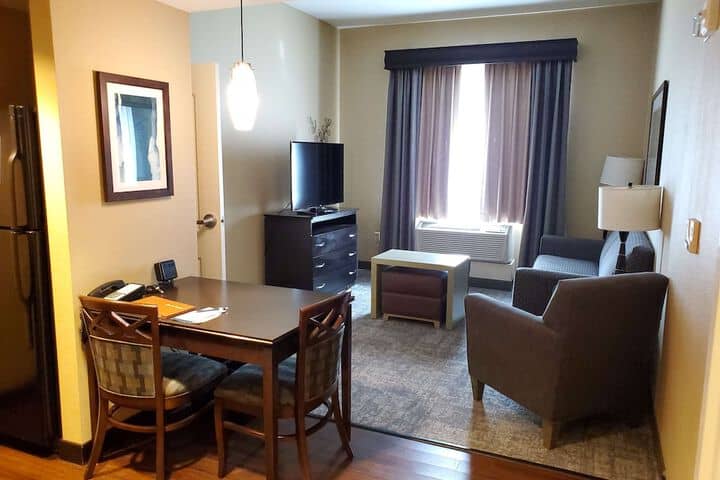Room 15 of 38