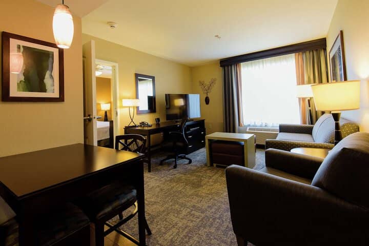 Room 5 of 38
