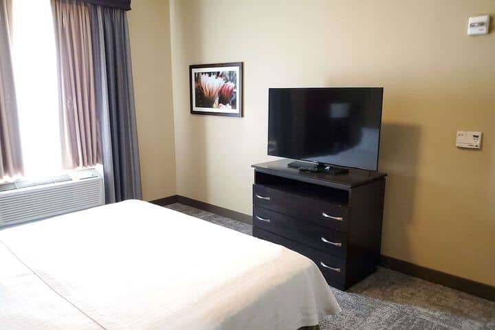 Room 2 of 38